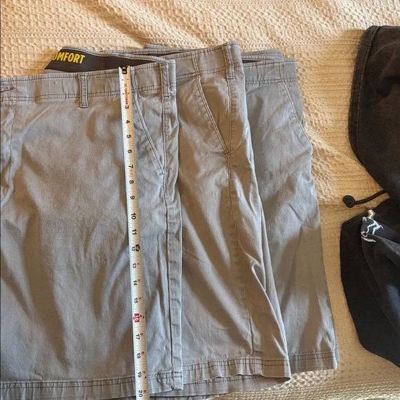 3 pack Men's lee extreme flex Comfort Chino Shorts - Light Gray 44 waist - Picture 4 of 5